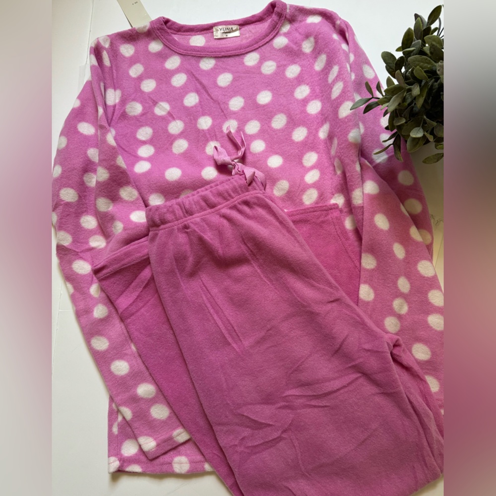 Yuna sleepwear 2 piece Pajama Set size M. NWT